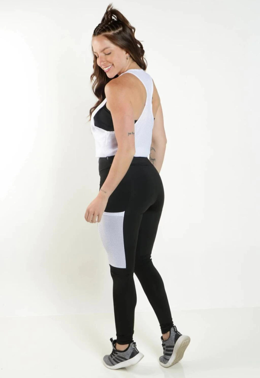 Conjunto P&B Detalhes : Top + Regata + Legging