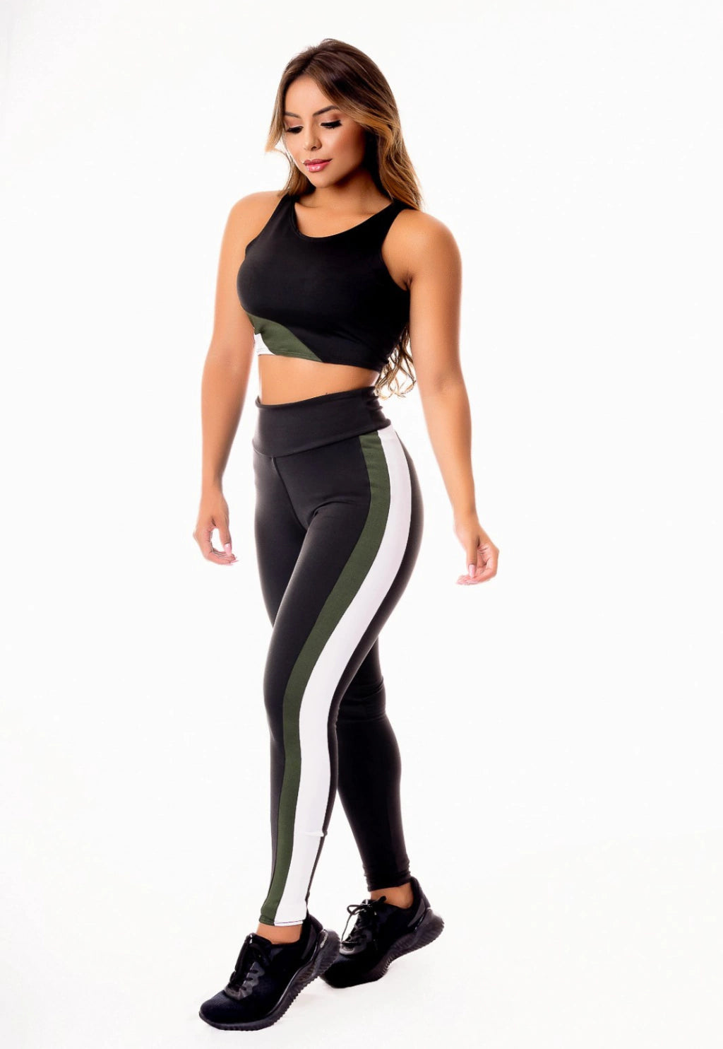 Conjunto Fitness Preto e Verde Militar com Faixa Lateral