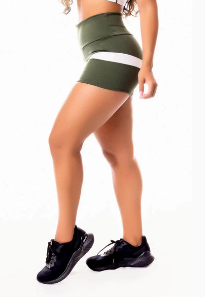 Short Fitness Verde Militar Recorte em V