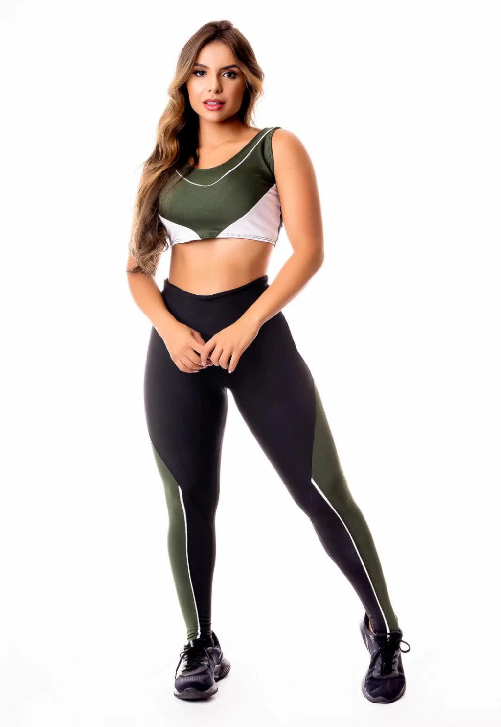 Conjunto Athleisure: Recortes Verde Militar com Friso Branco