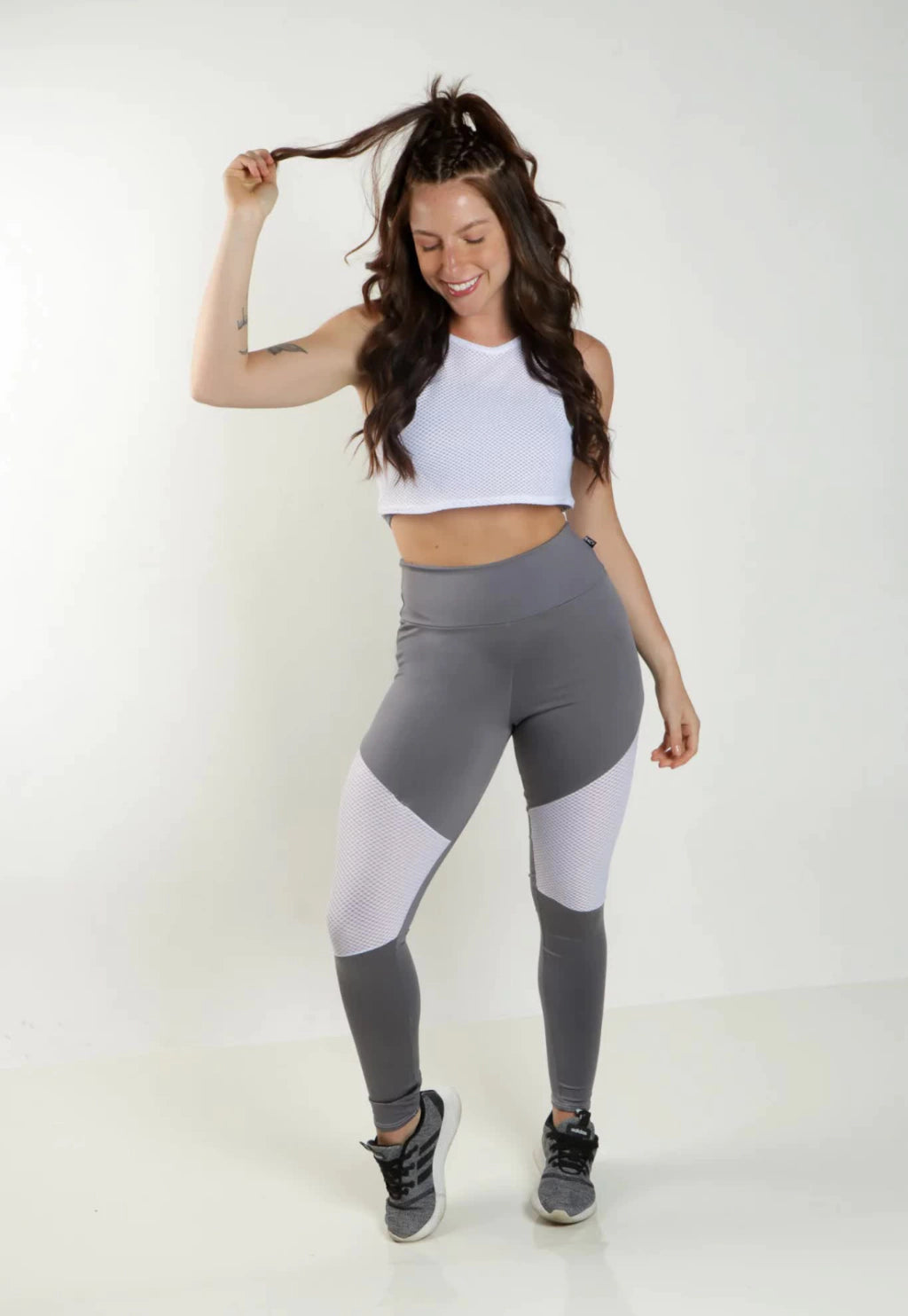 Conjunto Fitness 3 Peças: Legging Recortes Tela + Top Faixa + Regatinha Dry