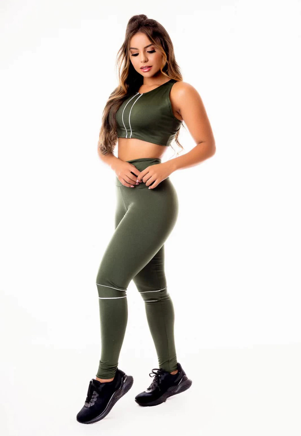 Conjunto Verde Musgo Frisos