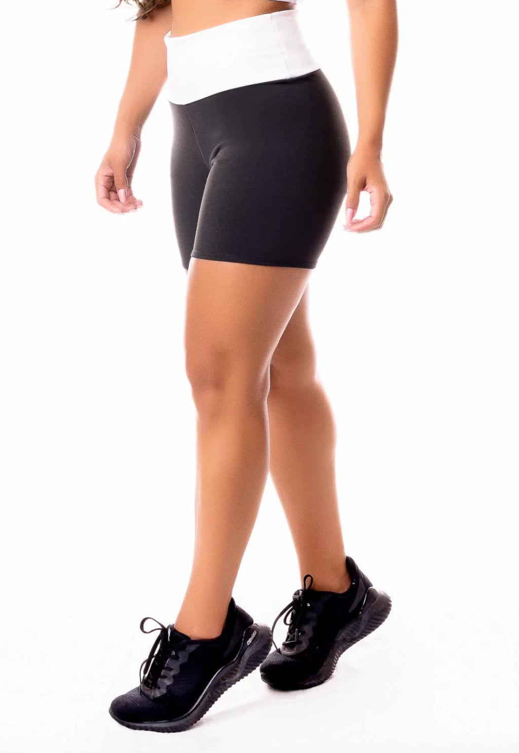Short Fitness Preto com Cós Alto Bicolor (Preto e Branco)