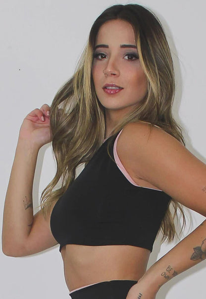 Top Cropped Preto com Acabamento Rosa
