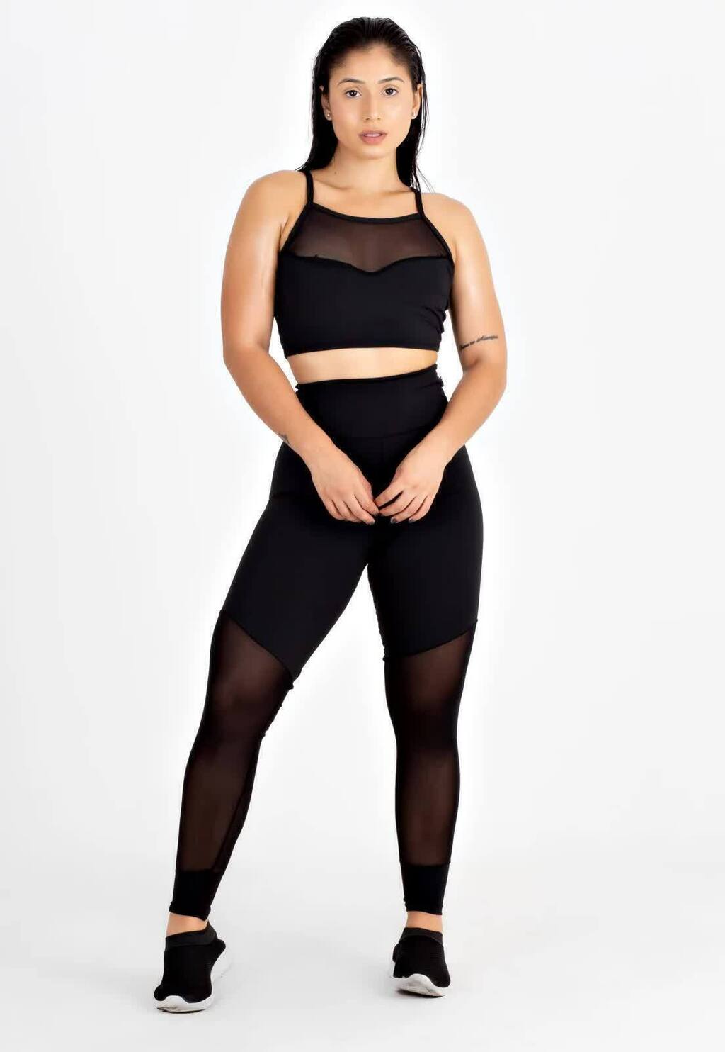 Conjunto Feminino Fitness Total Black com Detalhe em Mesh