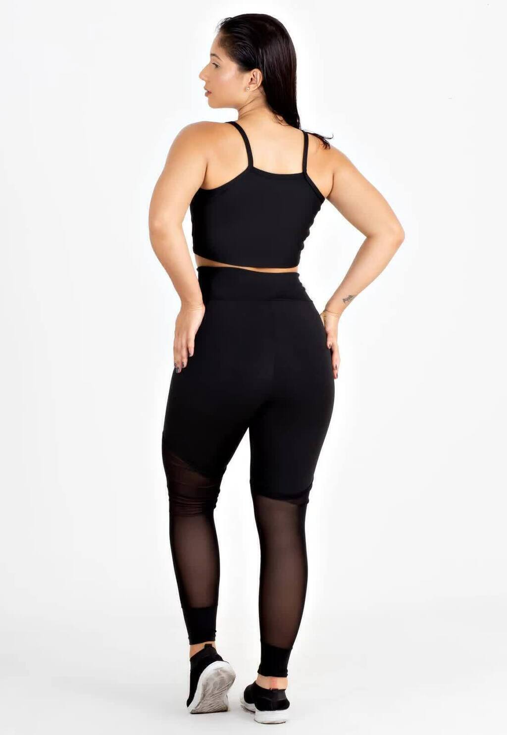 Conjunto Feminino Fitness Total Black com Detalhe em Mesh