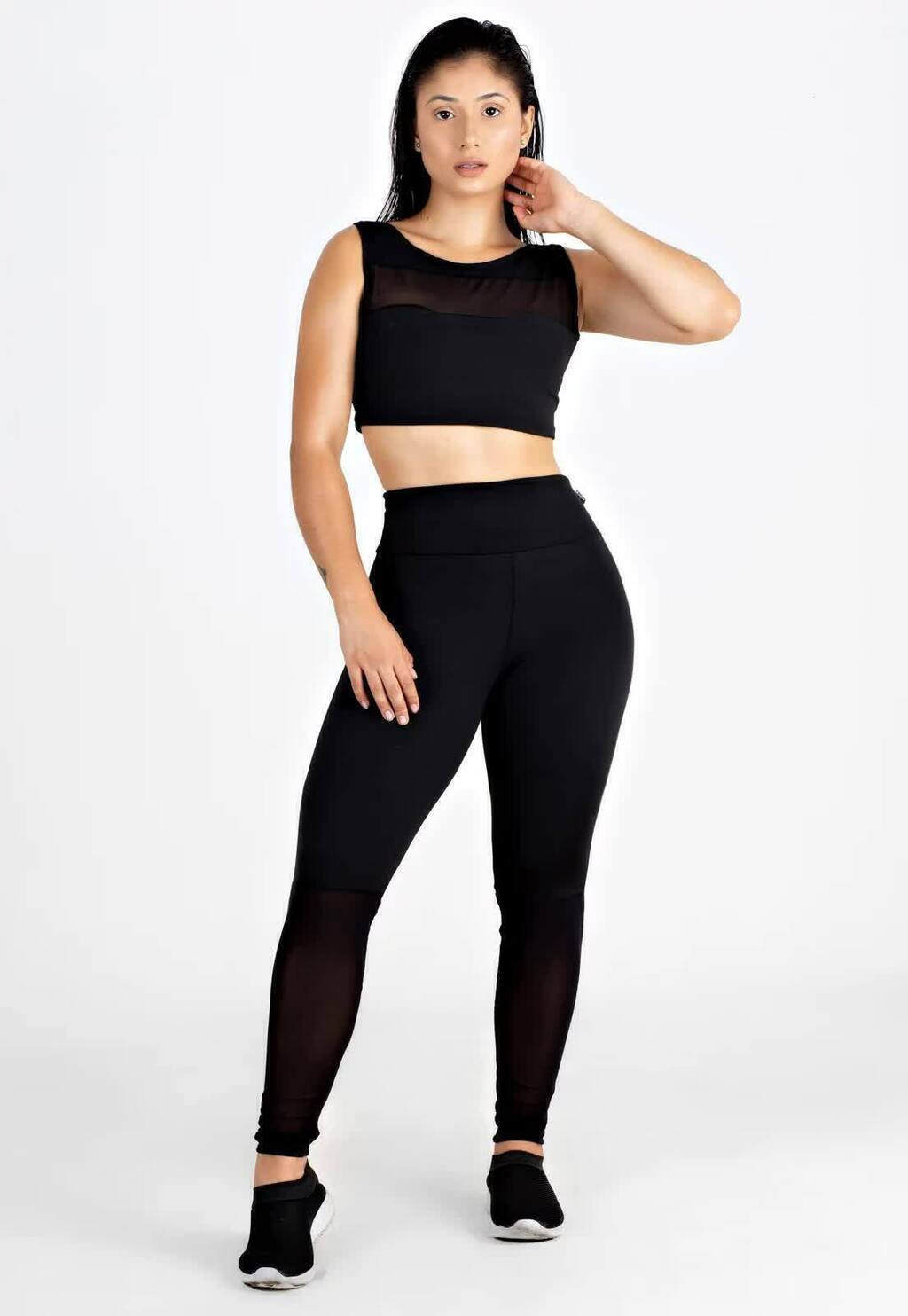 Conjunto Fitness Preto Legging com Tela e Top Decote em Mesh