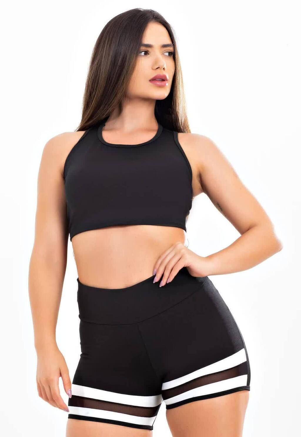 Conjunto Fitness Preto com Faixas Brancas e Detalhe em Tule Lateral