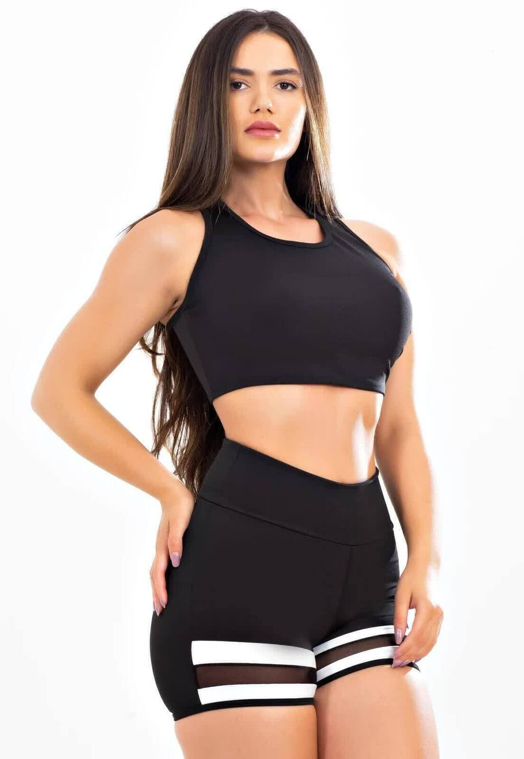 Conjunto Fitness Preto com Faixas Brancas e Detalhe em Tule Lateral