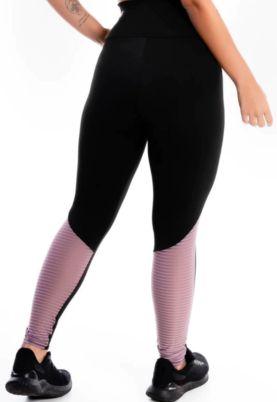 Legging Preta com Textura Canelada Traseira
